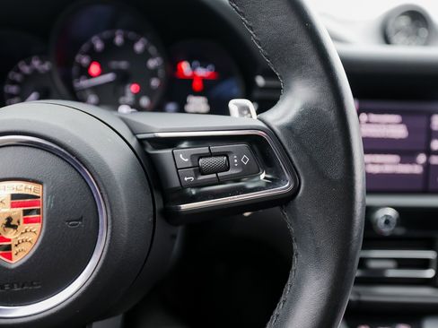 Certified 2023 Porsche Macan image 16