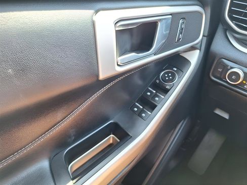 Used 2022 Ford Explorer XLT w/ Equipment Group 202A image 19