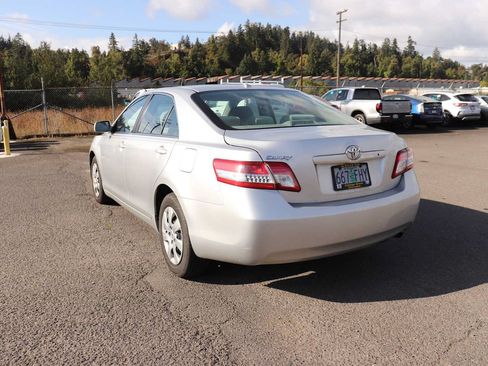 Used 2010 Toyota Camry FWD image 7