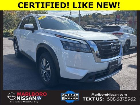 Certified 2025 Nissan Pathfinder SL image 1