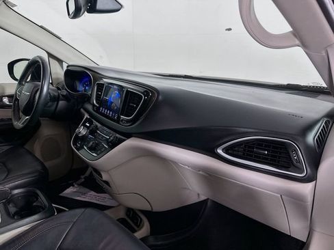 Used 2018 Chrysler Pacifica Touring-L Plus w/ Tire & Wheel Group FWD image 30