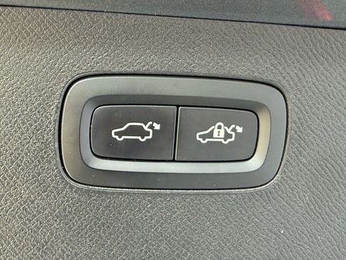 Used 2017 Volvo XC90 T6 Momentum w/ Vision Package image 28