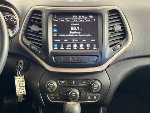 Used 2014 Jeep Cherokee Latitude w/ Cold Weather Group AWD/4WD image 17