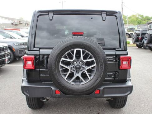 Used 2025 Jeep Wrangler Unlimited Sahara w/ Dual Top Group AWD/4WD image 26