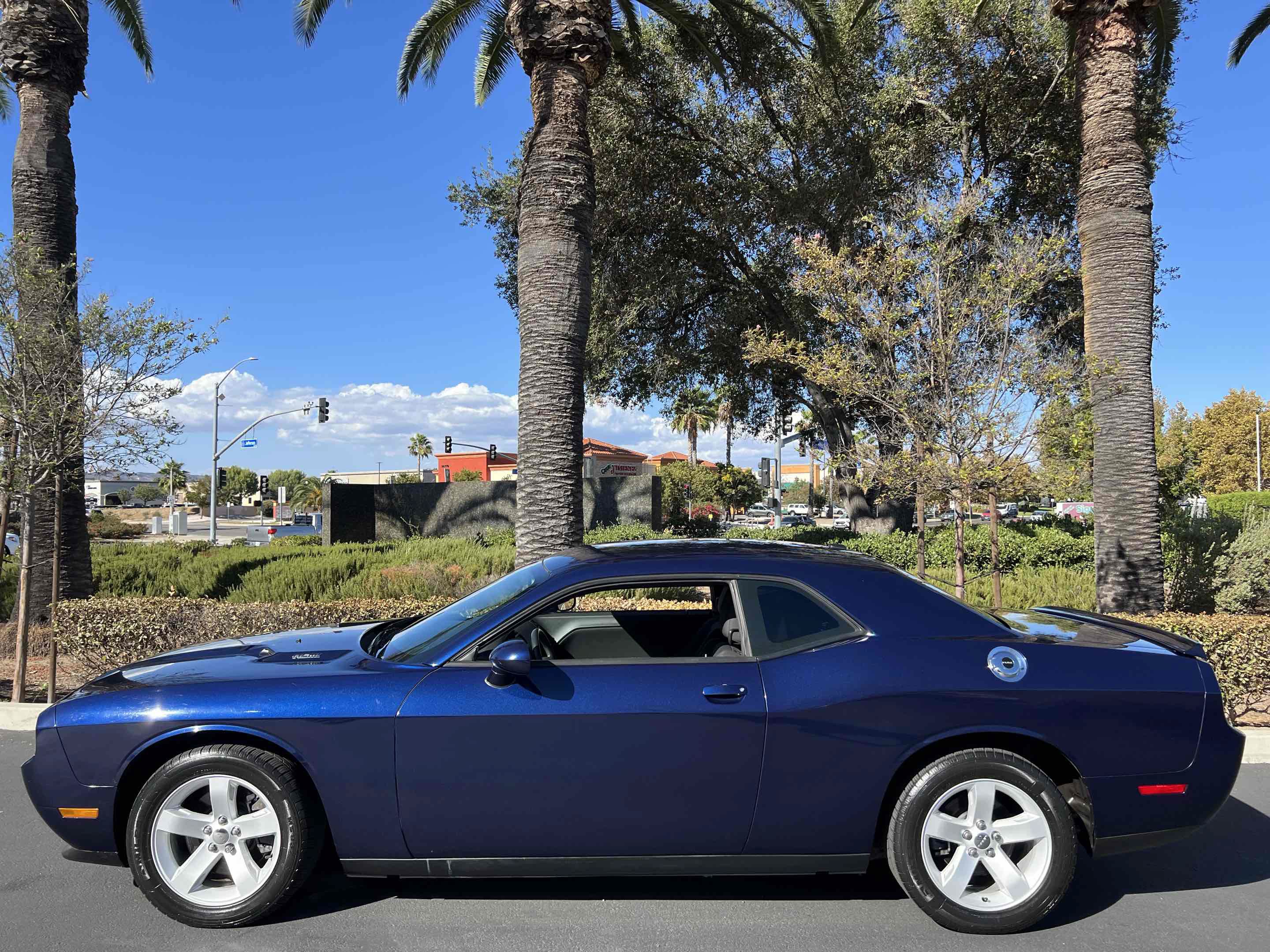 Used 2014 Dodge Challenger R/T RWD image 14
