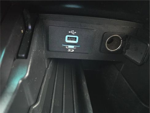 Used 2016 Ford Explorer XLT w/ Equipment Group 202A image 20