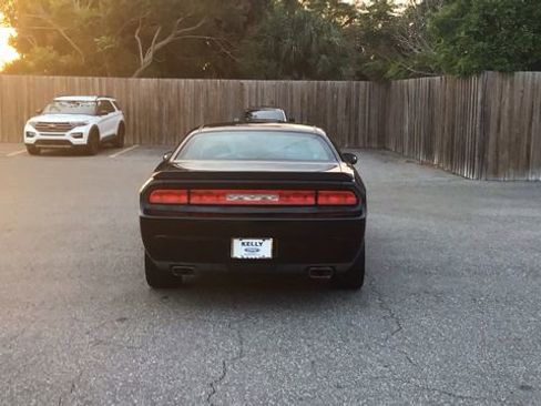 Used 2014 Dodge Challenger SXT image 7