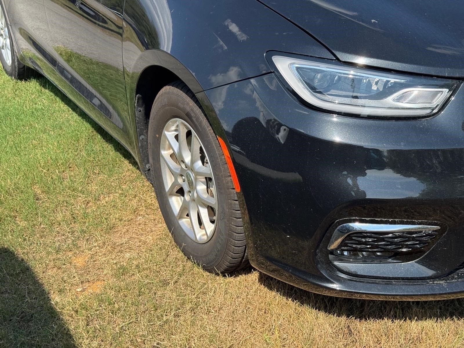 Used 2023 Chrysler Pacifica Touring-L FWD image 10