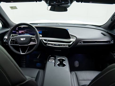 New 2026 Cadillac Lyriq Luxury image 9