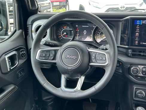 Used 2025 Jeep Wrangler Unlimited Sahara AWD/4WD image 38