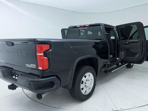 Used 2024 Chevrolet Silverado 2500 High Country w/ Technology Package AWD/4WD image 12