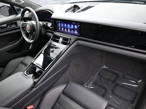 Certified 2026 Porsche Panamera GTS AWD/4WD image 32