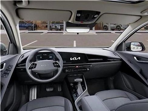 New 2025 Kia Niro EX Touring image 31