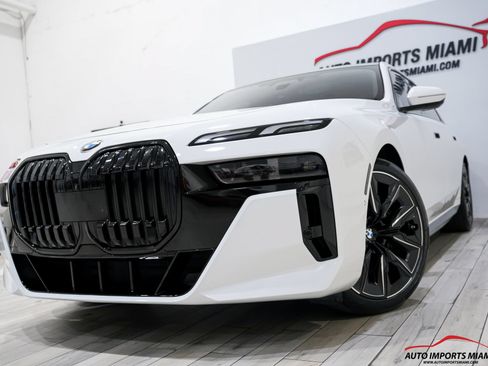 Used 2023 BMW 740i RWD image 2