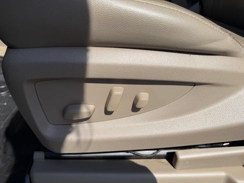 Used 2019 Chevrolet Suburban Premier AWD/4WD image 17