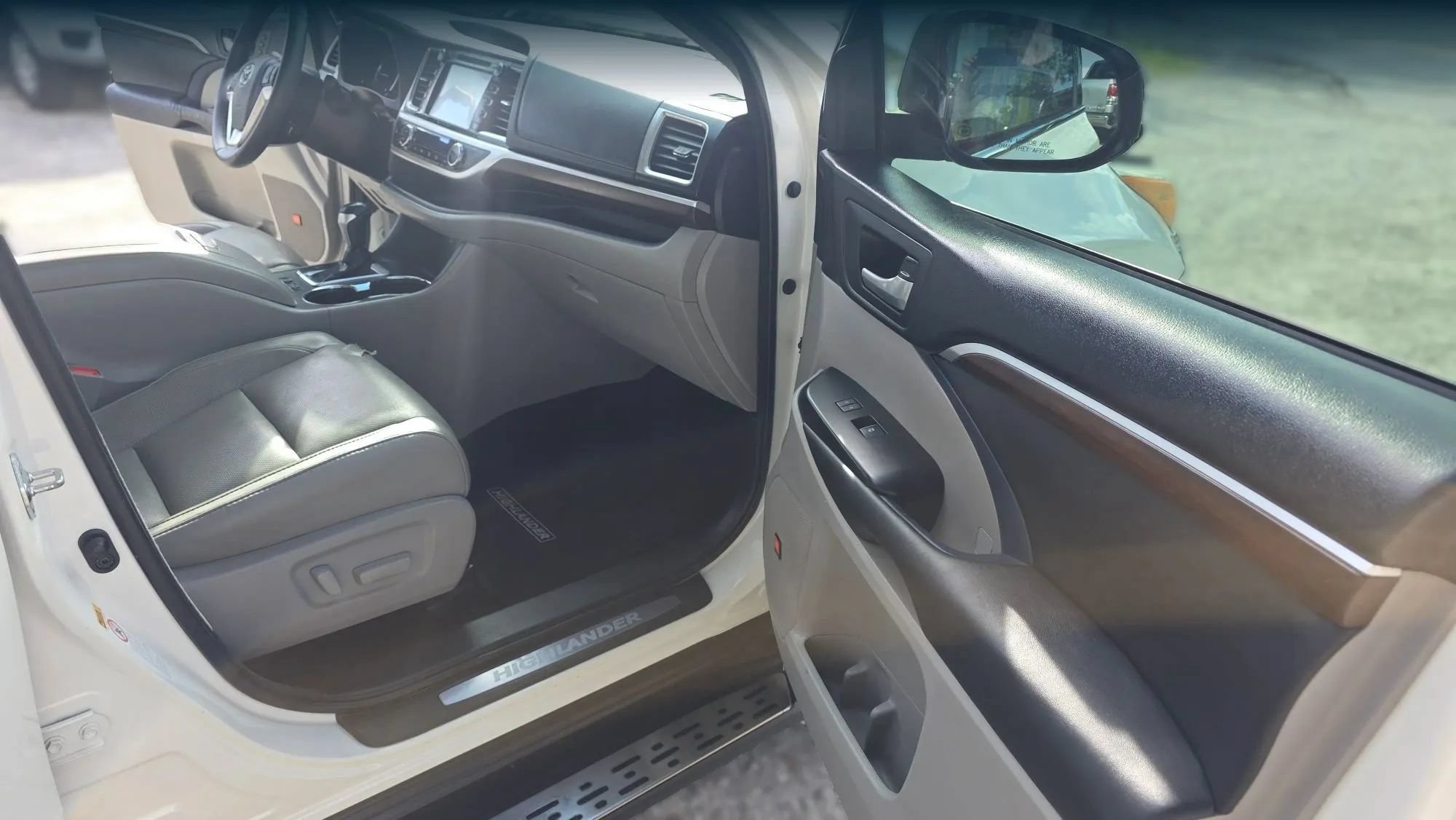 Used 2016 Toyota Highlander Limited FWD image 41