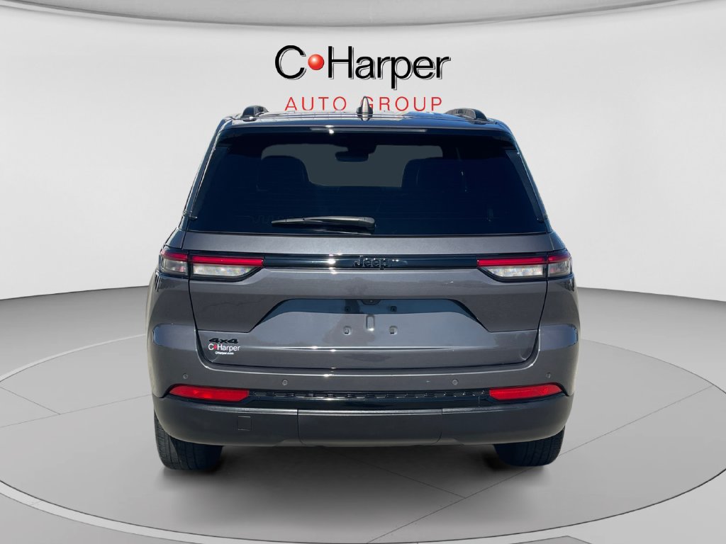 Used 2024 Jeep Grand Cherokee Altitude AWD/4WD image 4