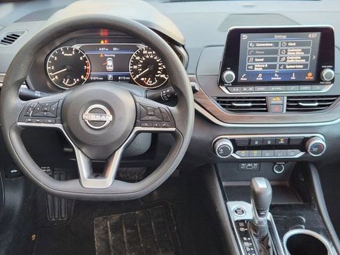Used 2024 Nissan Altima 2.5 SV image 23