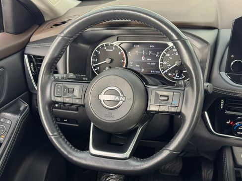 Used 2023 Nissan Rogue SL w/ SL Premium Package image 19