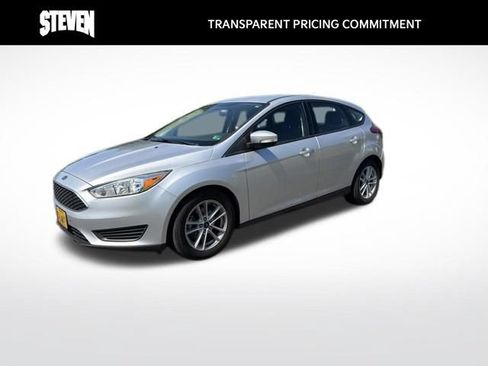 Used 2017 Ford Focus SE FWD image 1