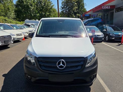 Used 2020 Mercedes-Benz Metris image 2