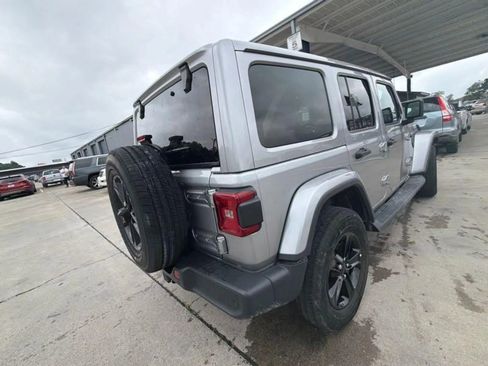 Used 2019 Jeep Wrangler Unlimited Sahara w/ Advanced Safety Group AWD/4WD image 9