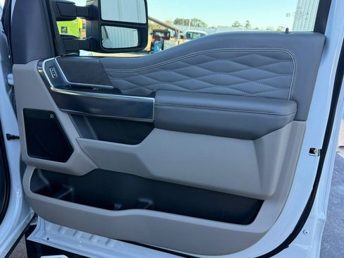 Used 2025 Ford F450 Platinum w/ Platinum Plus Package AWD/4WD image 15