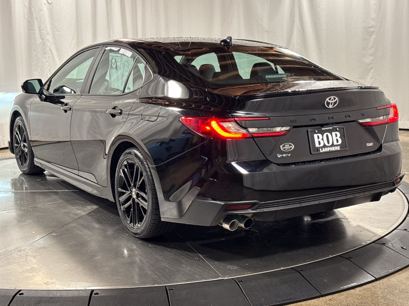 Used 2025 Toyota Camry SE FWD image 9