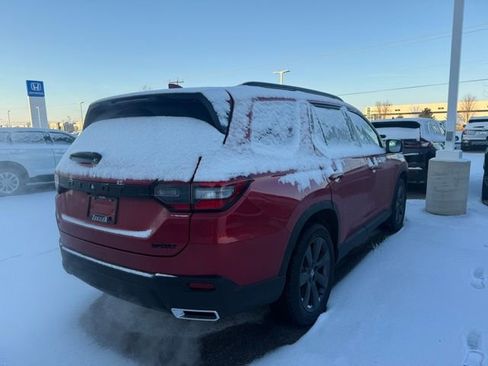 Used 2025 Honda Pilot Sport image 2