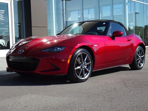 Used 2021 MAZDA MX-5 Miata Grand Touring RWD image 1