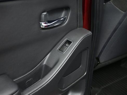 Used 2023 Nissan Frontier SV image 16