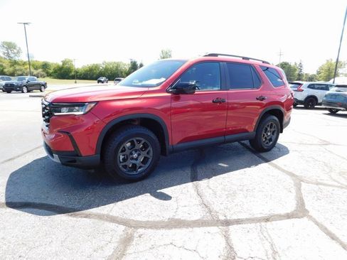 New 2025 Honda Pilot TrailSport image 13