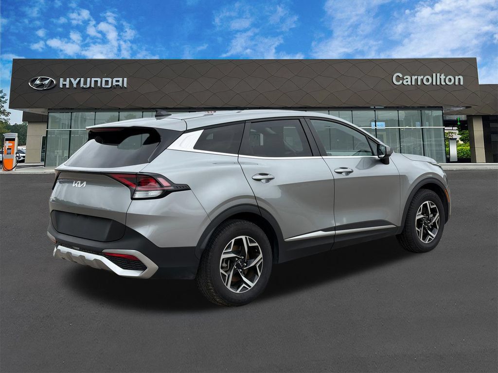 Used 2025 Kia Sportage LX FWD image 5