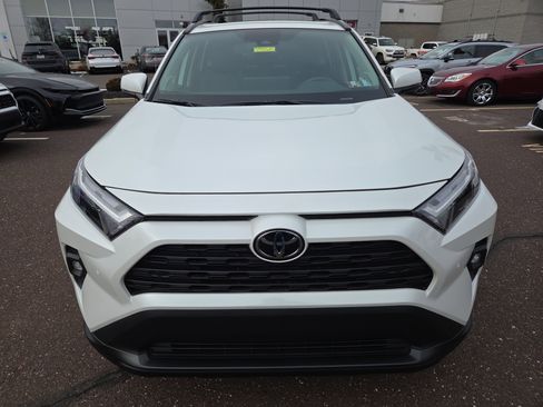 Used 2023 Toyota RAV4 XLE Premium image 8