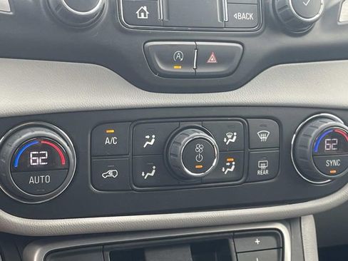 Used 2024 GMC Terrain SLT FWD image 18