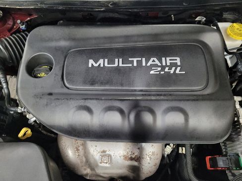 Used 2019 Jeep Cherokee Latitude w/ Cold Weather Group AWD/4WD image 30