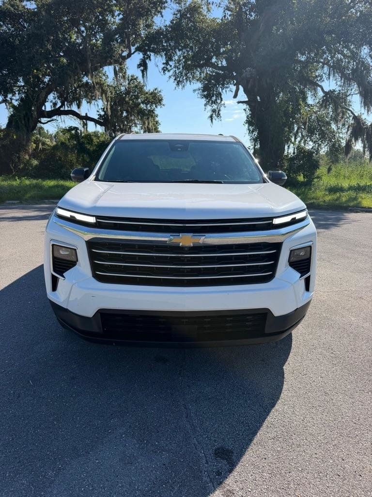 Used 2024 Chevrolet Traverse LT FWD image 9