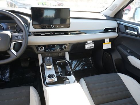 New 2026 Mitsubishi Outlander SE image 20