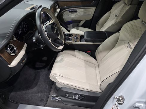 Used 2024 Bentley Bentayga Extended Wheelbase image 6