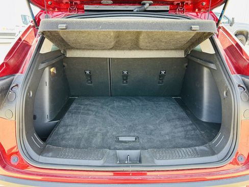 Used 2025 Chevrolet Trax LT FWD image 24