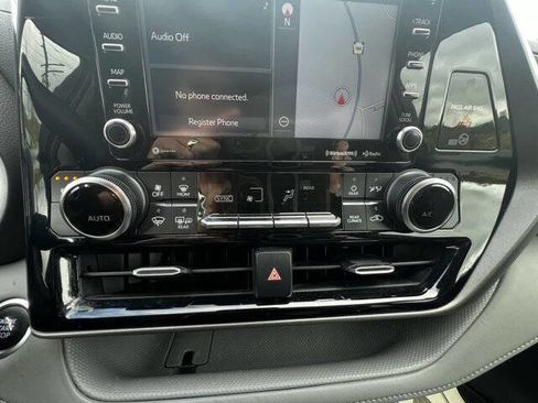 Used 2020 Toyota Highlander XLE image 24