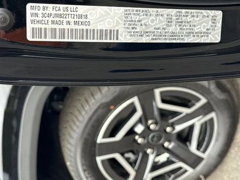 New 2026 Jeep Cherokee Laredo image 30