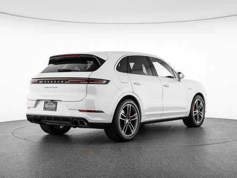 Used 2024 Porsche Cayenne Turbo AWD/4WD image 5