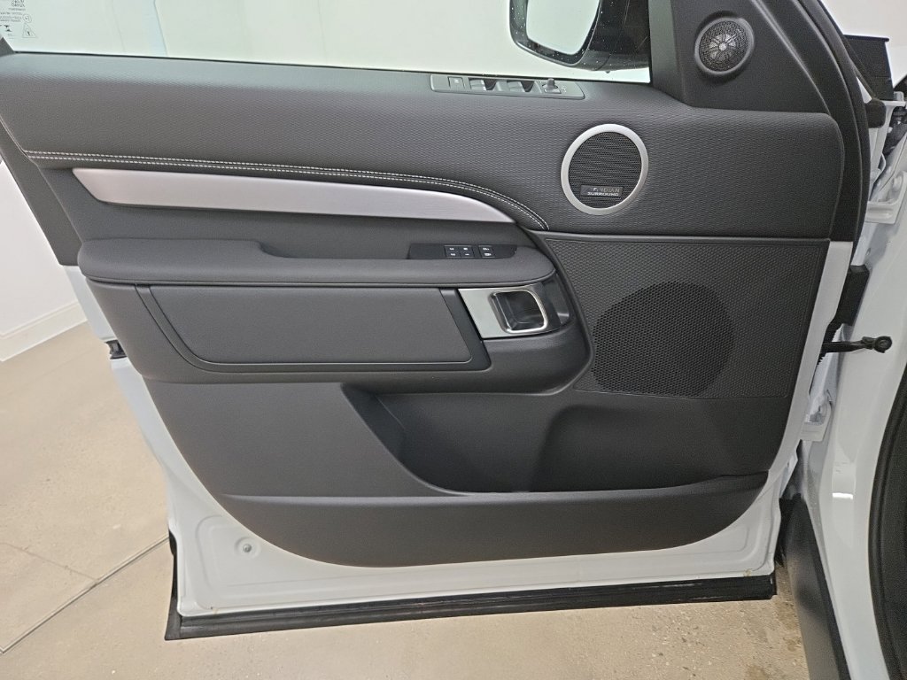 New 2026 Land Rover Discovery Limited Edition AWD/4WD image 21