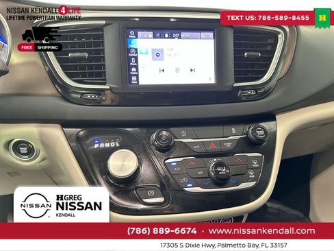 Used 2023 Chrysler Voyager LX image 25