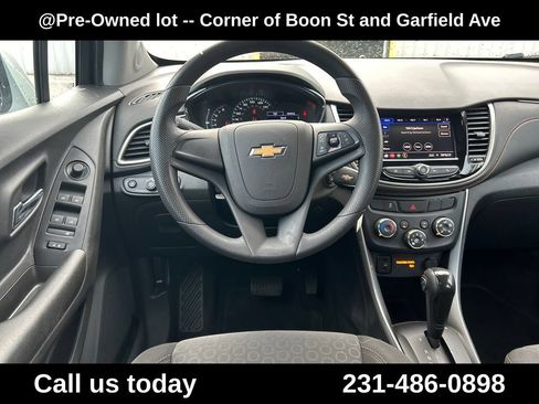 Used 2020 Chevrolet Trax LS AWD/4WD image 17