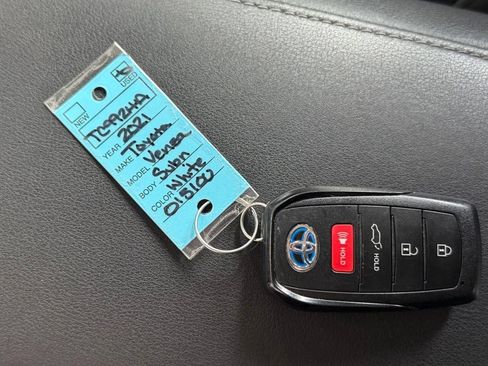 Used 2021 Toyota Venza LE w/ Carpet Mat Package (TMS) AWD/4WD image 31