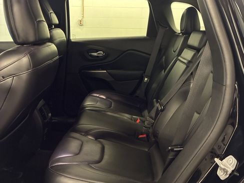 Used 2019 Jeep Cherokee Limited AWD/4WD image 15