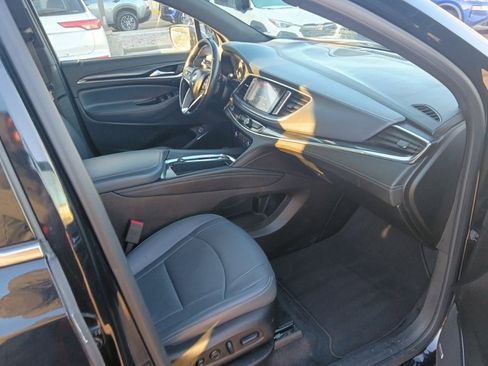 Used 2024 Buick Enclave Premium image 8