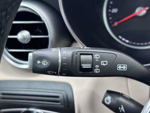 Used 2020 Mercedes-Benz GLC 300 4MATIC w/ Multimedia Package image 33